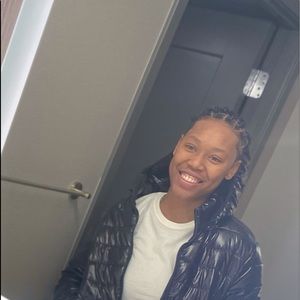 Meet your Posher, Leila